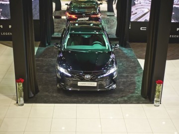 Nowa Toyota Camry &ndash; debiut w Paryżu i w Krakowie